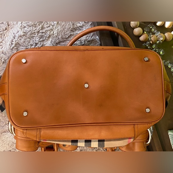 Burberry Nova Check Beaton Tote - Picture 14 of 16